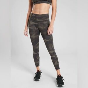 Athleta Camo Contender 7/8 tight , XS